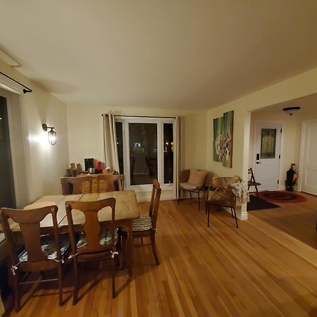 Bed and Breakfast La Maison Aux Camelias Coaticook Exterior foto