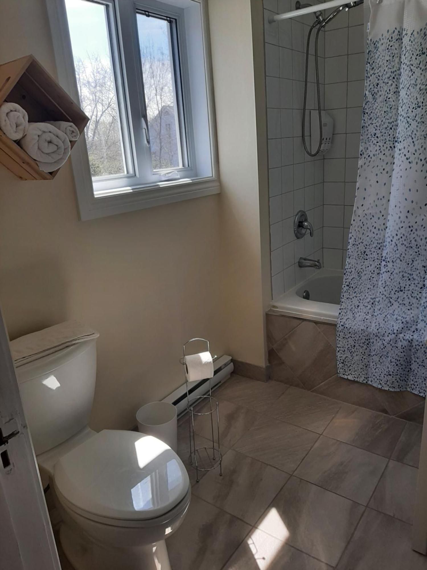 Bed and Breakfast La Maison Aux Camelias Coaticook Zimmer foto